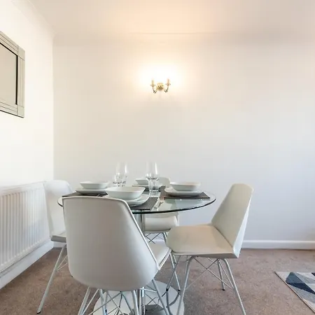 Southsea Contractor Haven: Flexible Beds & Smart TVs Apartment Portsmouth Exterior photo