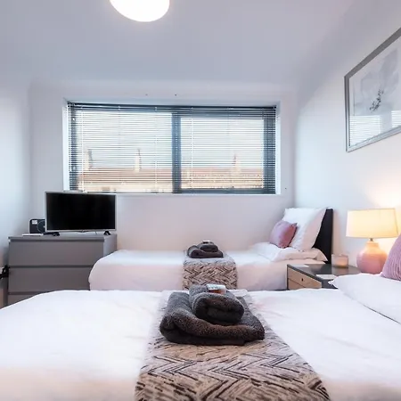 Southsea Contractor Haven: Flexible Beds & Smart TVs Apartment Portsmouth Exterior photo
