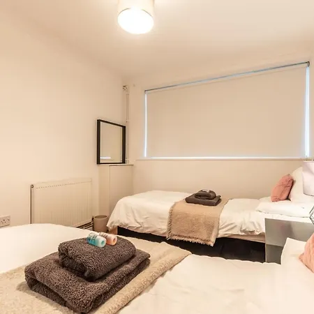Southsea Contractor Haven: Flexible Beds & Smart TVs Apartment Portsmouth Exterior photo