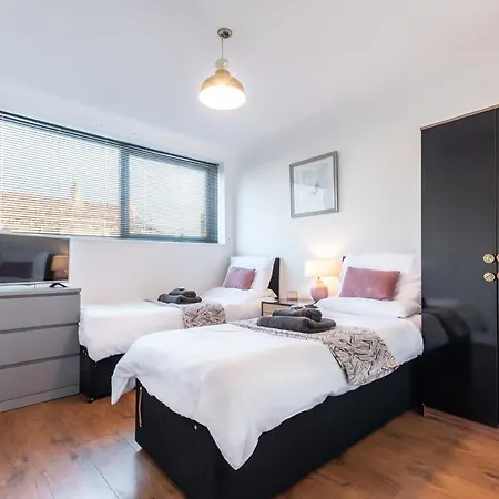 Southsea Contractor Haven: Flexible Beds & Smart TVs Apartment Portsmouth Exterior photo